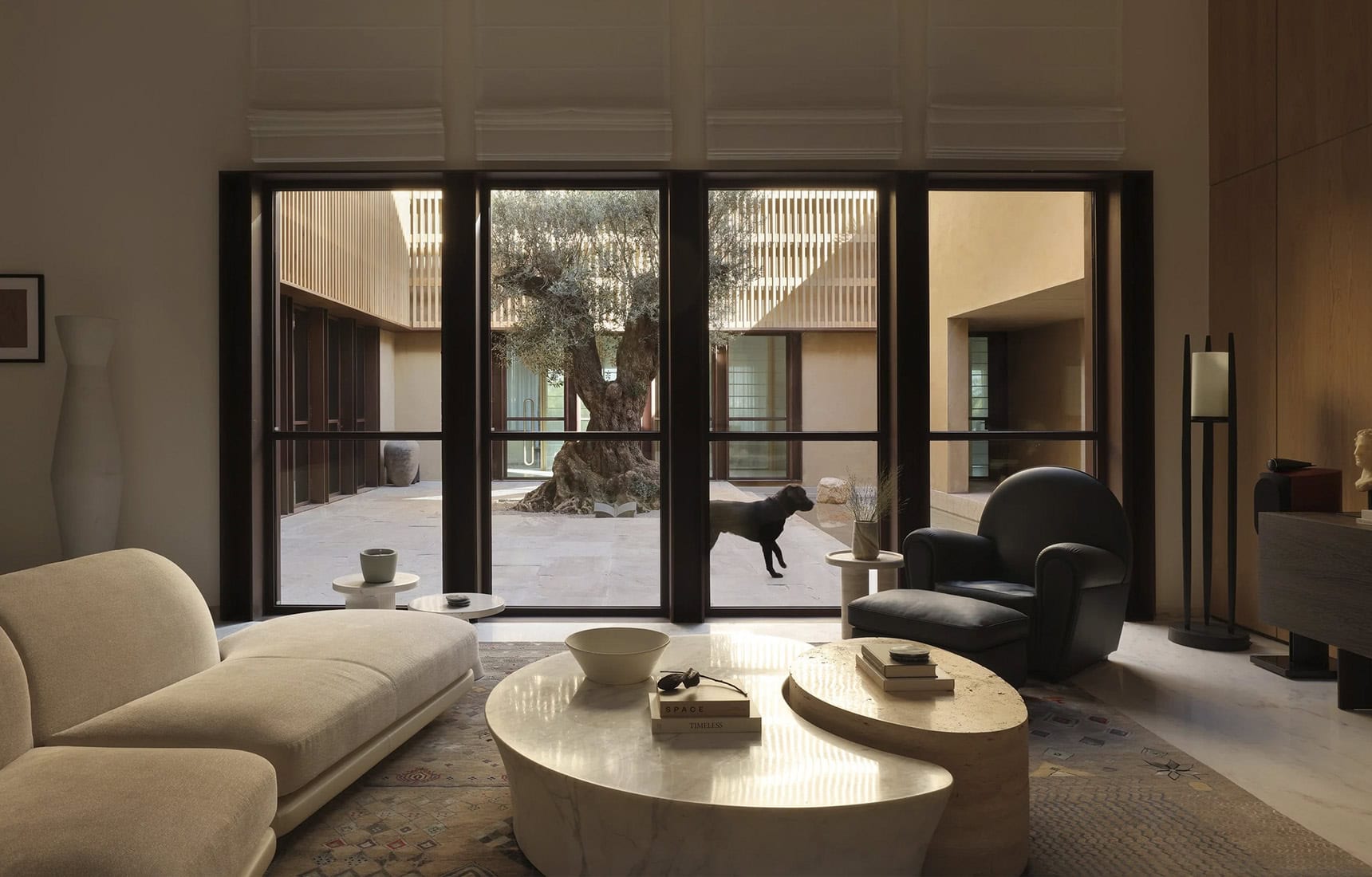 Inside House of Courtyards: The Bilingual Home Studio VDGA Built in Dubai