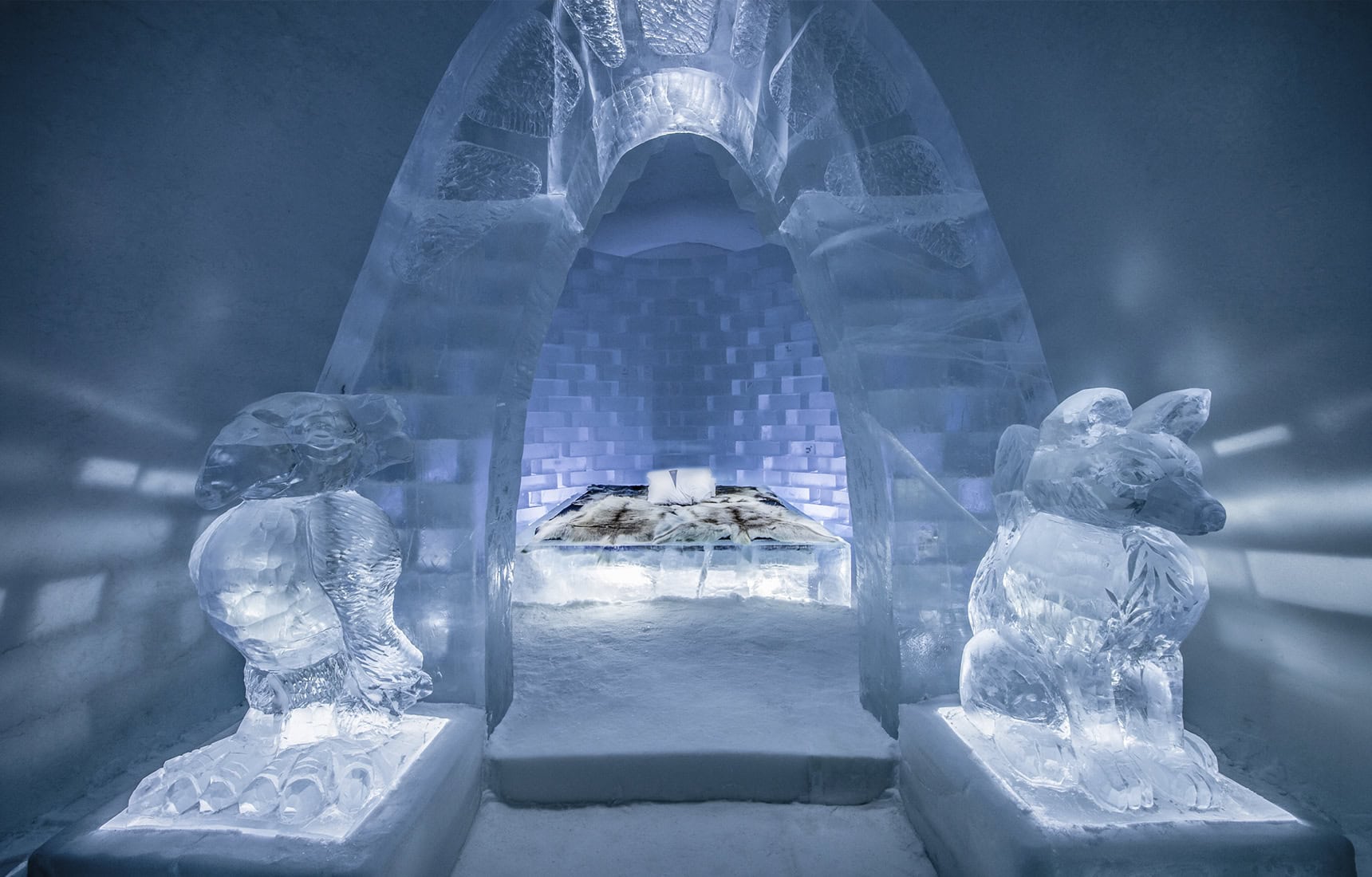 Two materials, one river: how Icehotel is actually built