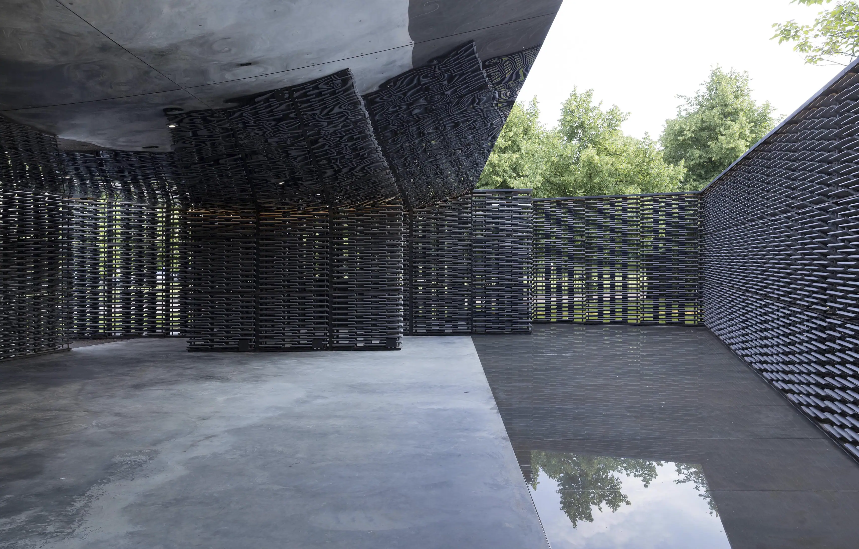 Frida Escobedo’s Serpentine Pavilion Turned a British Roof Tile Into a Mexican Courtyard Wall